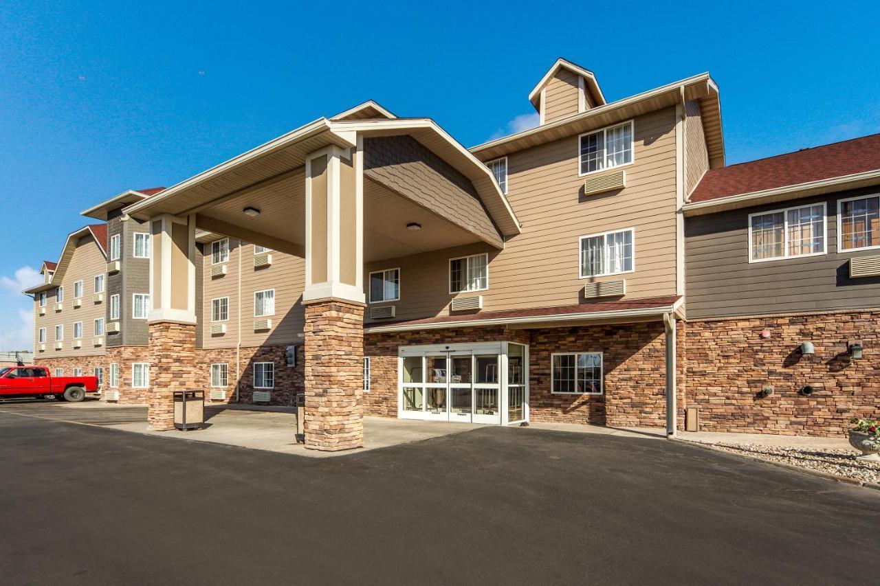 Red Roof Inn & Suites Omaha - Каунсил-Блафс Экстерьер фото