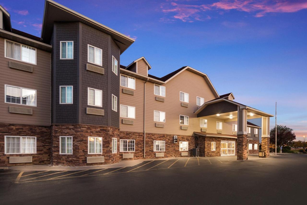 Red Roof Inn & Suites Omaha - Каунсил-Блафс Экстерьер фото