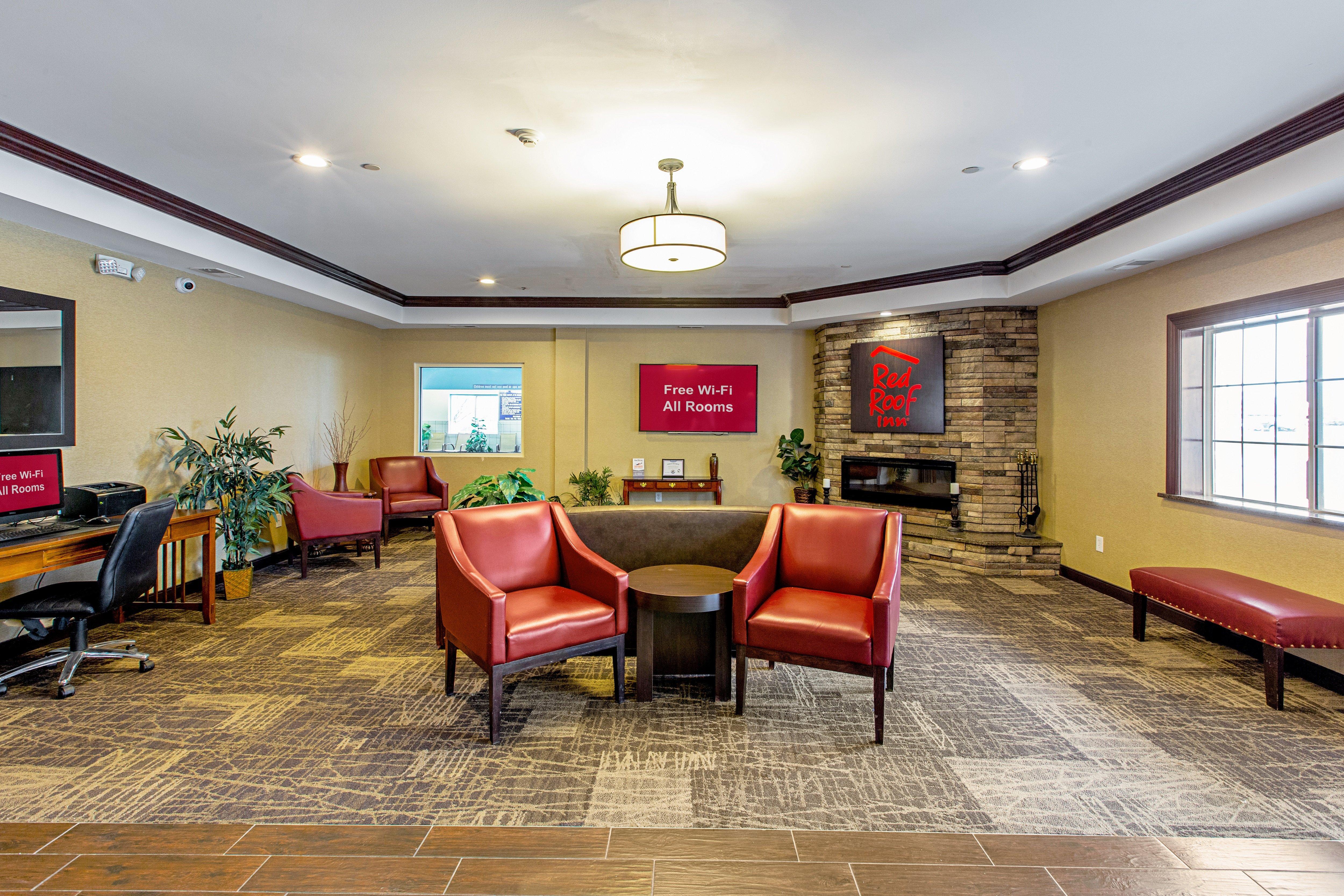 Red Roof Inn & Suites Omaha - Каунсил-Блафс Экстерьер фото