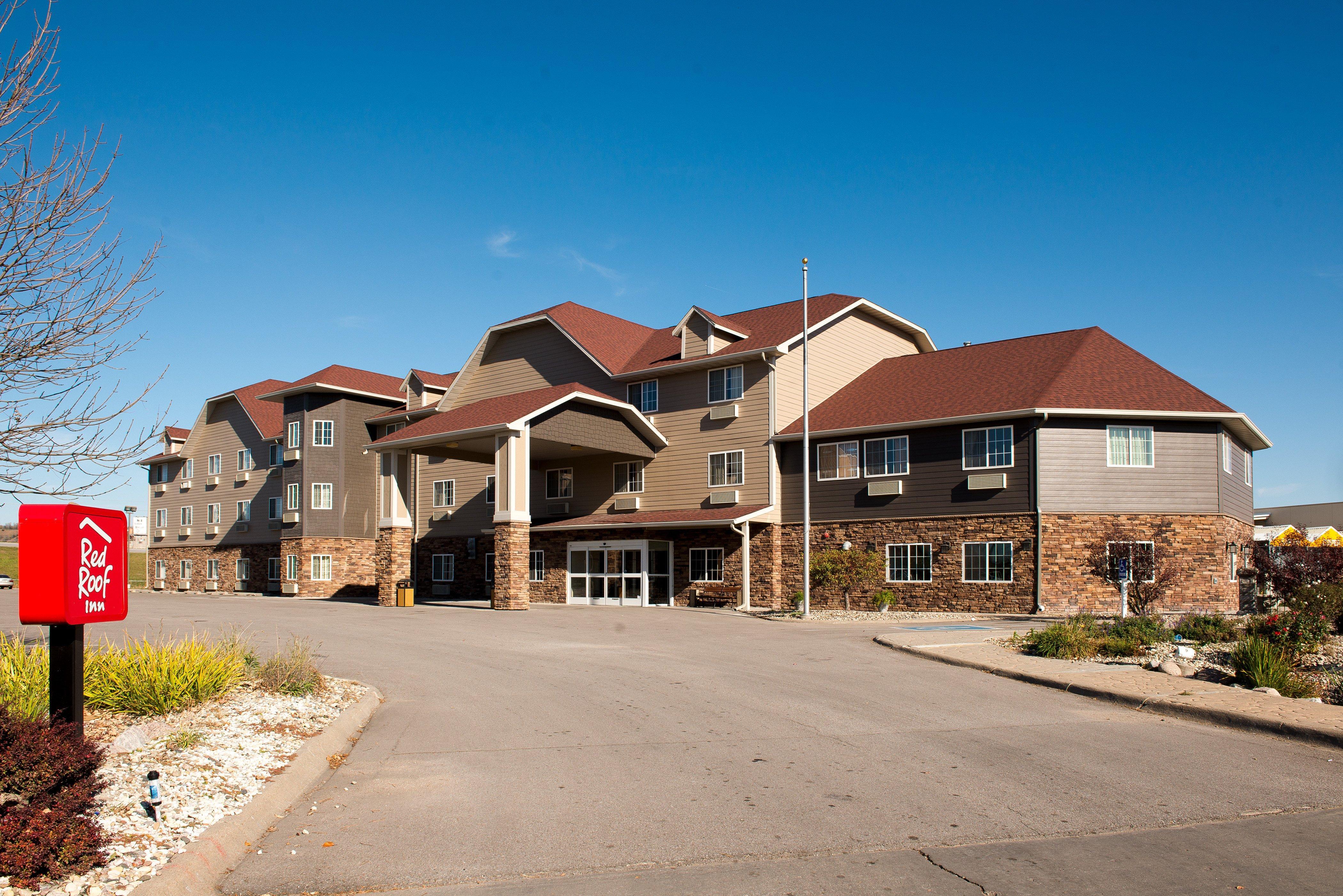 Red Roof Inn & Suites Omaha - Каунсил-Блафс Экстерьер фото