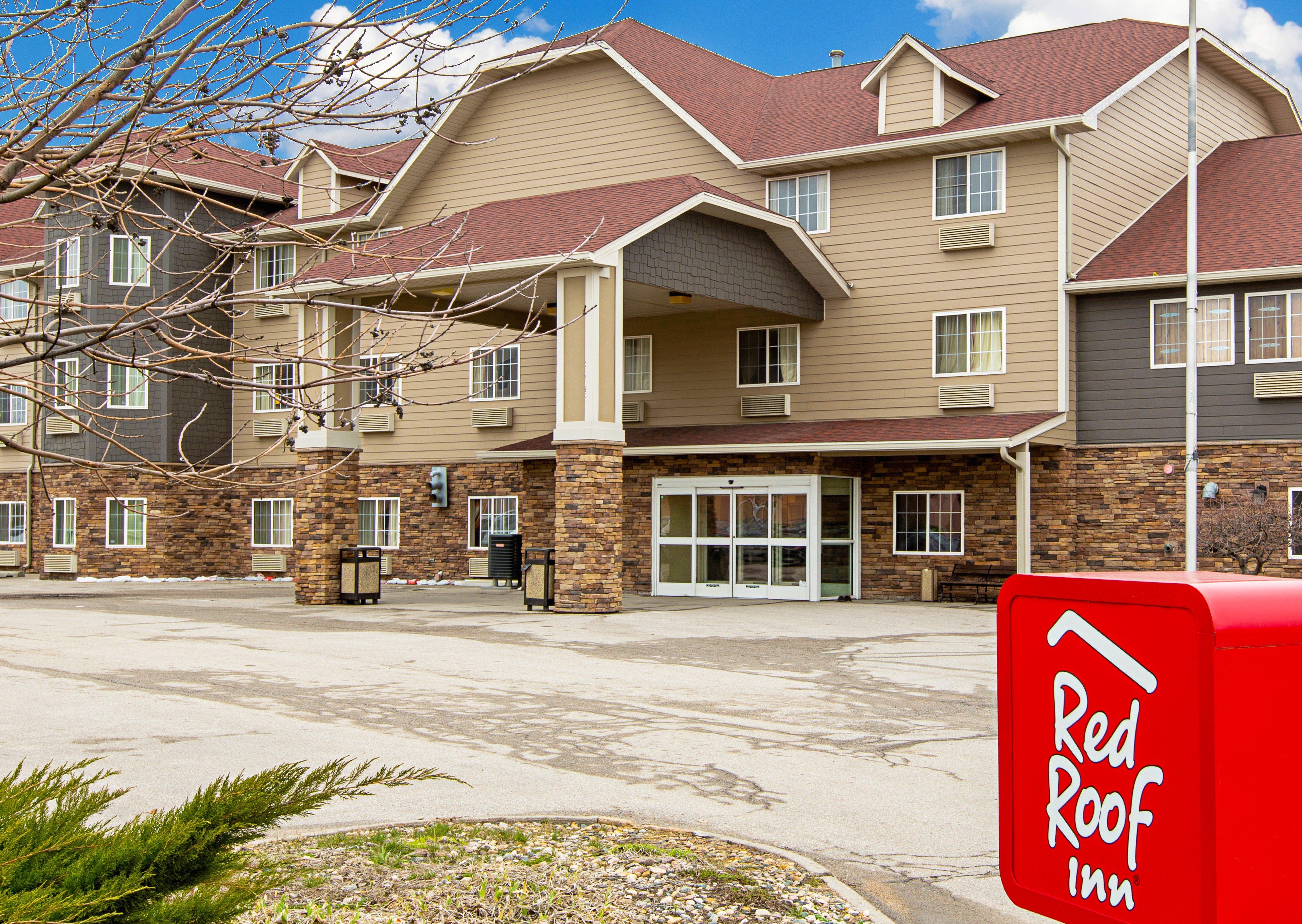 Red Roof Inn & Suites Omaha - Каунсил-Блафс Экстерьер фото