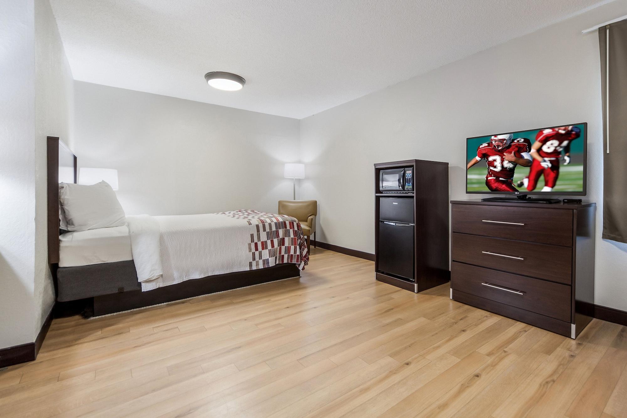 Red Roof Inn & Suites Omaha - Каунсил-Блафс Экстерьер фото