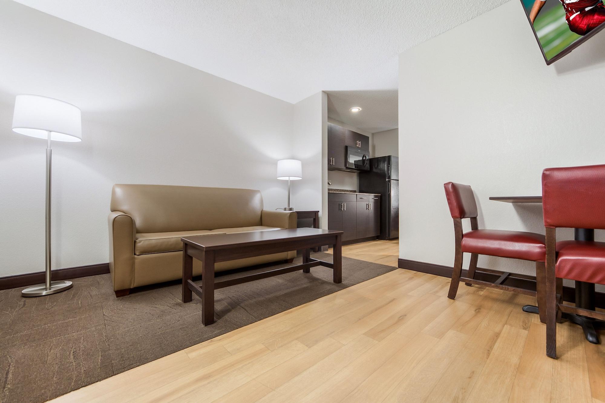 Red Roof Inn & Suites Omaha - Каунсил-Блафс Экстерьер фото